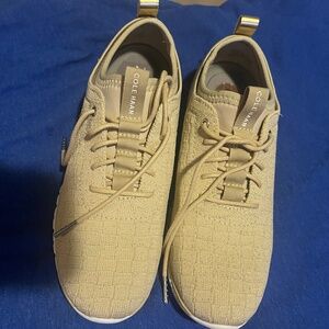 Women’s Shoe Size 8